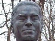 Harsányi Zsolt szobra