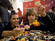 Több mint 600 dísz Közép-Európa legnagyobb LEGO karácsonyfáján