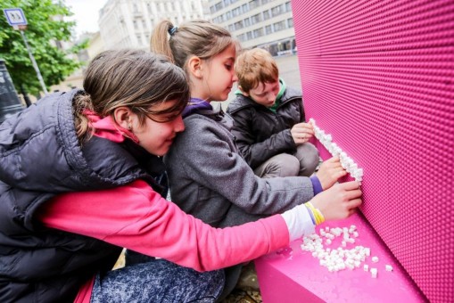   - Letették a Guinness-rekord magasságú LEGO torony alapkövét