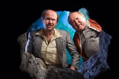   - Torrente 5. - A kezdő tizenegy - Torrente V: Misión Eurovegas