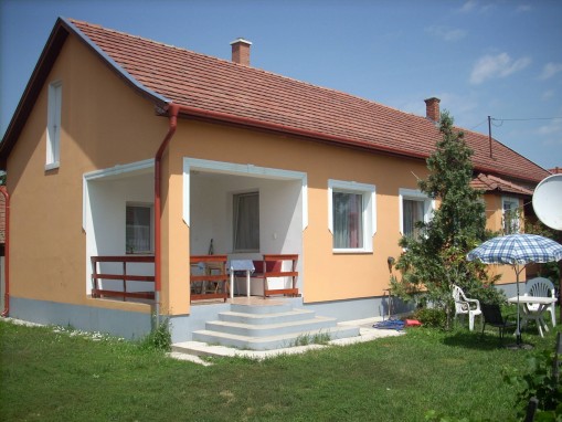   - Karmazsin Ház Abádszalók
