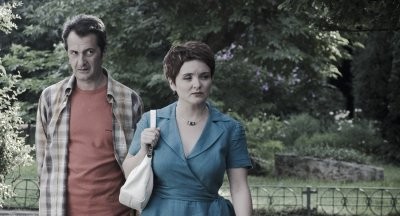   - Szia! :) Hogy vagy? - Bună! Ce faci?