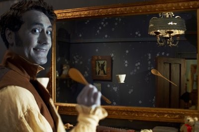   - Mi folyik a sötétben (Hétköznapi vámpírok) - What We Do in the Shadows